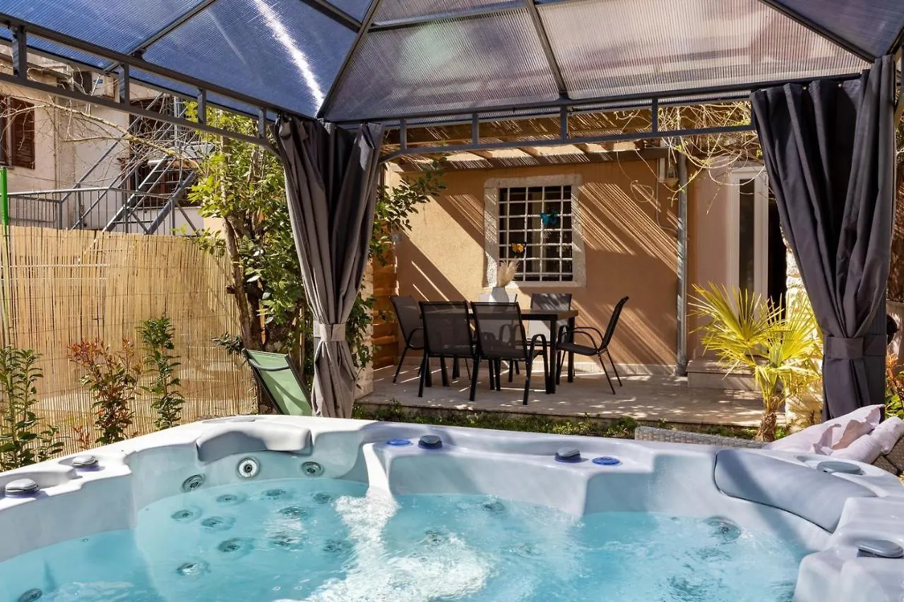 Holiday House 4 Season With Jacuzzi, Sauna And Bbq Pazin