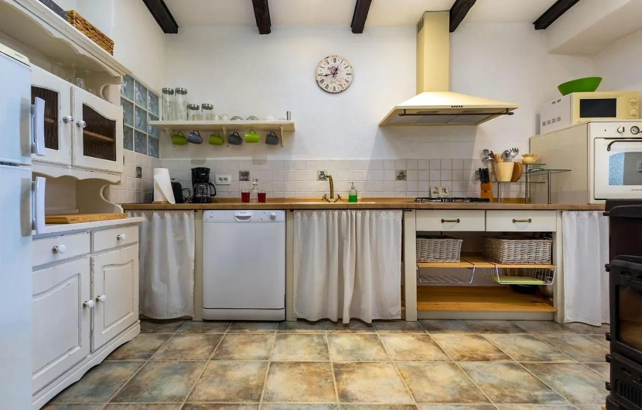 Holiday House 4 Season With Jacuzzi, Sauna And Bbq Pazin