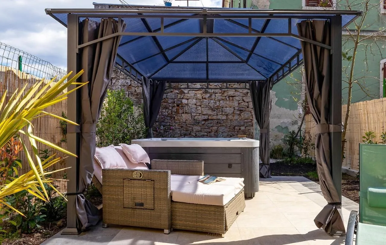 Holiday home Holiday House 4 Season With Jacuzzi, Sauna And Bbq Pazin