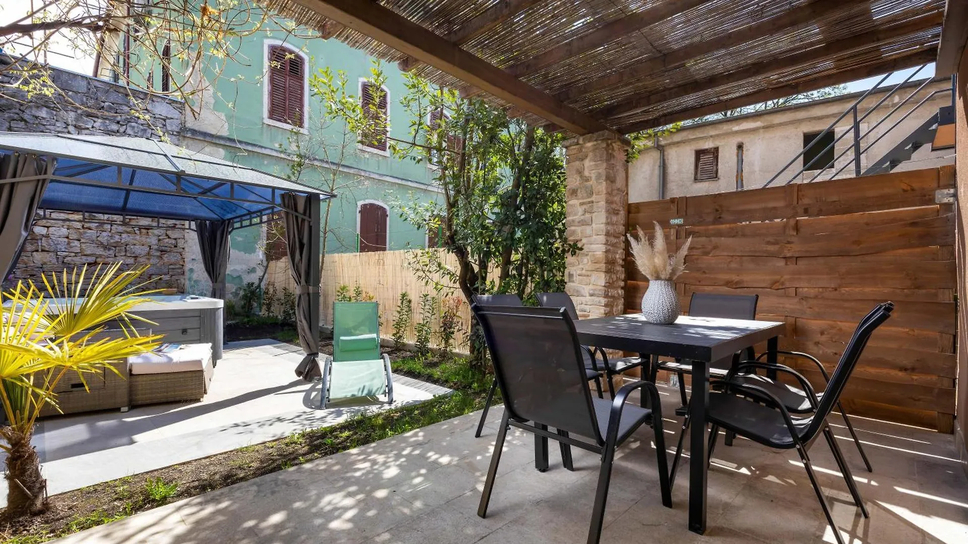 Holiday House 4 Season With Jacuzzi, Sauna And Bbq Pazin 0*,  Chorvatsko